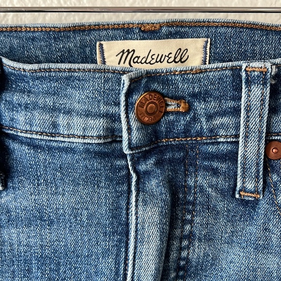 Madewell Kick Out Crop Jeans
Raw Hem Cherryville wash - Picture 3 of 5